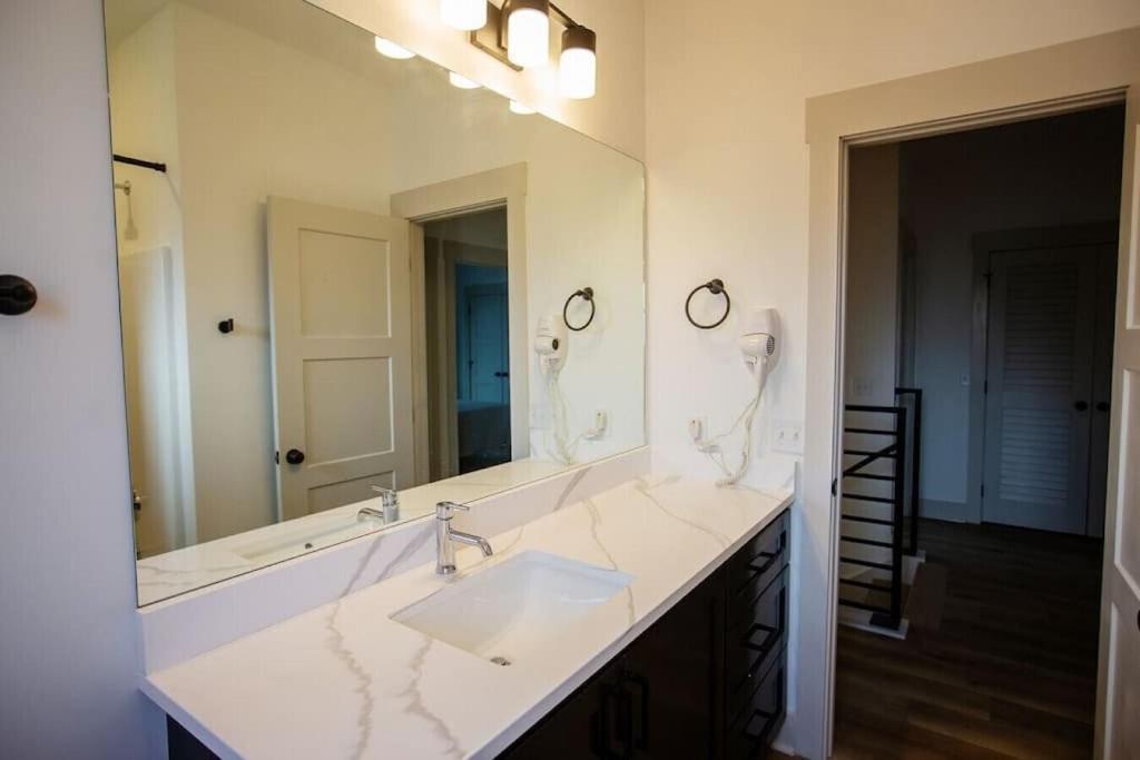 Вілла Coral Reef - Brand New Build, Pet Friendly, Private Pool! Sleeps 9! Панама-Сіті-Біч Екстер'єр фото